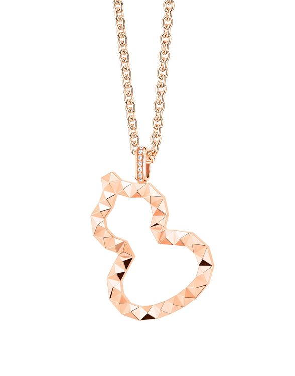 Wulu 18玫瑰金鍊墜含小、中、大與超大尺寸，定價分別6萬7500元至23萬9500元不等。品牌提供