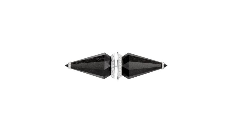 Jack de BOUCHERON Ultime系列18K白金鑲鑽胸針，未定價。品牌提供
