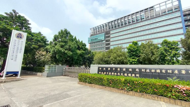 中區國稅局不讓洪姓女子報列撫養3名姪子。鮮明攝