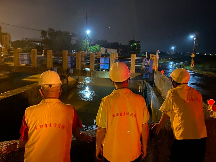 宜蘭縣政府攜手社區，強化防災、抗災能量。縣府提供