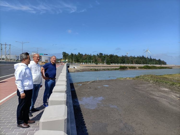 「濱海橋」通車後前往高美溼地非常快速，並打通往台中港、清水連結台61線距離。張清照服務處提供
