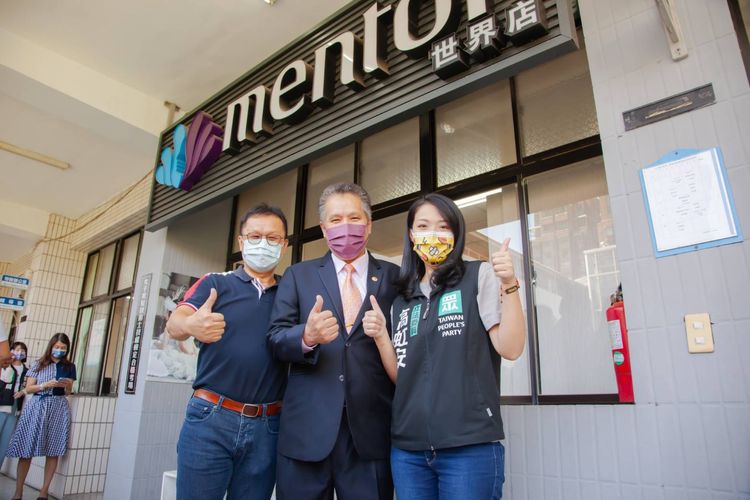 高虹安今參加世界高中校友會揭牌儀式。高虹安競辦提供