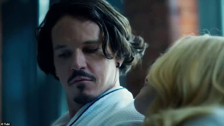 馬克哈普卡揣摩強哥神韻還算到位。翻攝Tubi