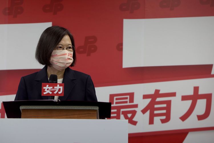 台灣將在10月13日正式解封,蔡英文呼籲全民繼續團結拚經濟。林林攝