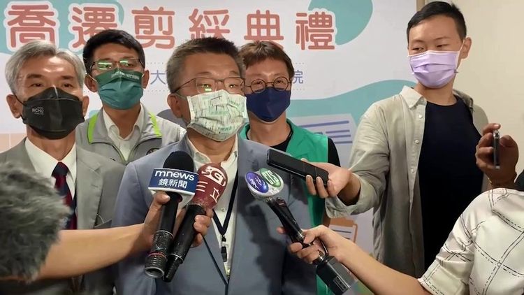 蔡其昌批評中市府淨山活動「先丟垃圾再撿垃圾」的行為很荒謬。蔡其昌總部提供