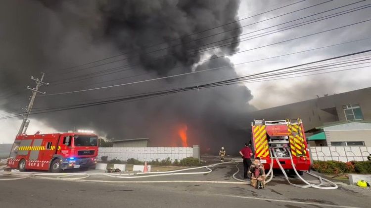 濃煙沖天。民眾提供