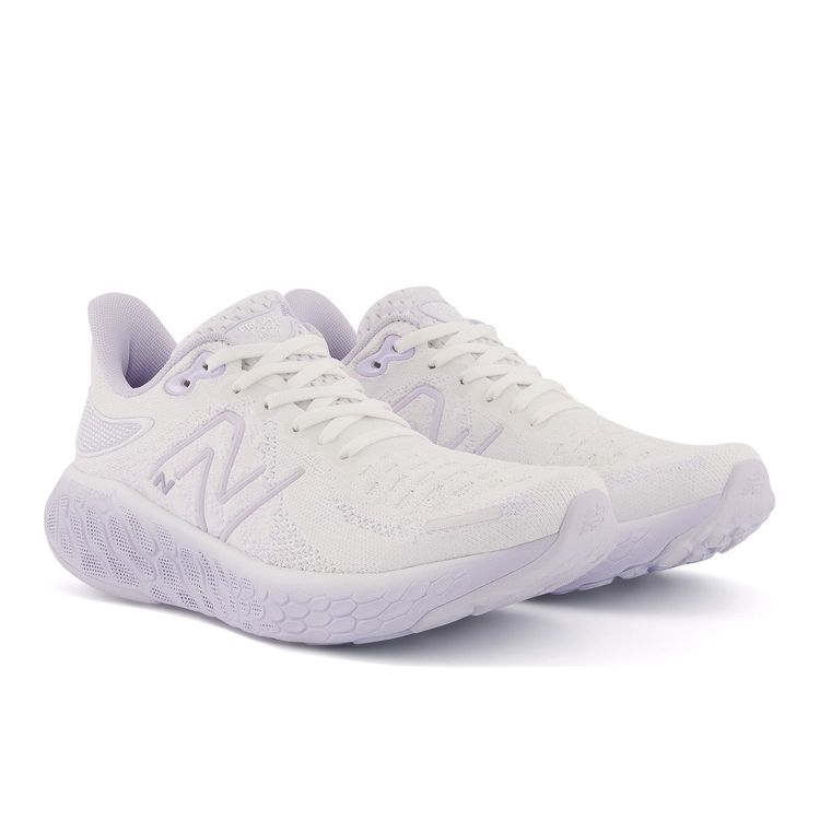 Fresh Foam 1080v12白紫配色女款跑鞋，4580元。品牌提供