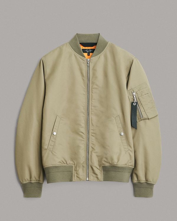 ICONS系列軍綠色尼龍Manston飛行外套，2萬4500元。品牌提供