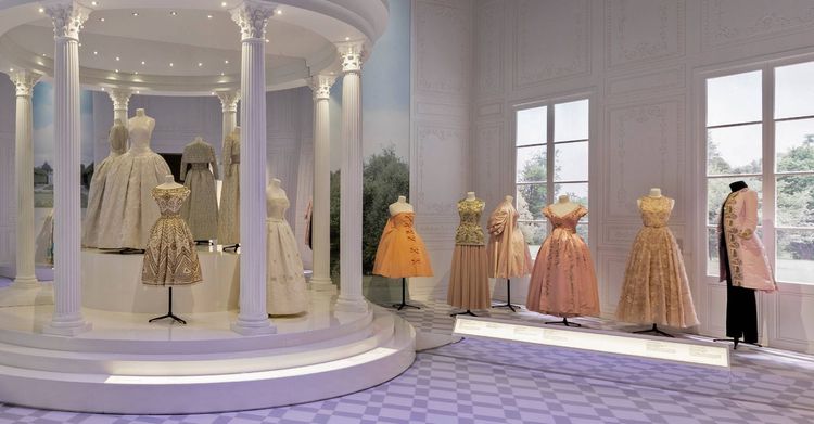 DIOR在2019年於英國倫敦V&A Museum舉辦《Christian Dior：夢之設計師》回顧展。翻攝V&A Museum官網