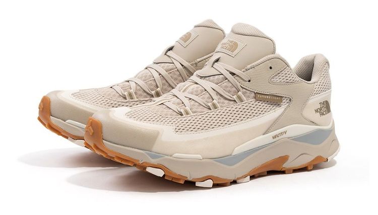 Vectiv Traval Futurelight越野鞋，5880元。品牌提供