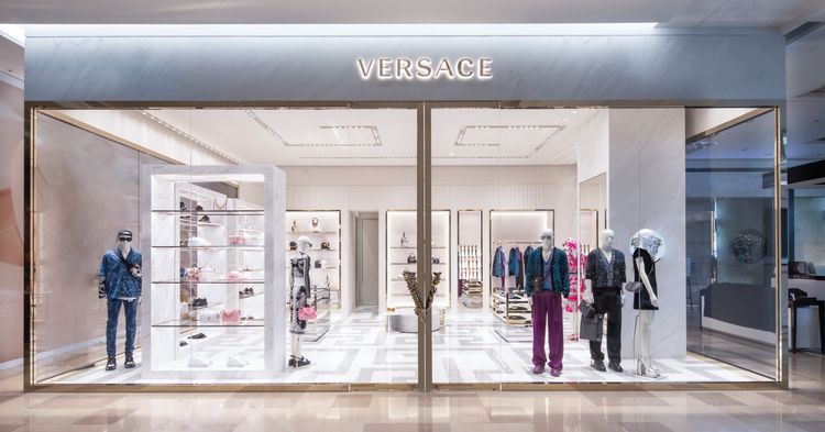 VERSACE於台中大遠百開出占地約24坪之全新專賣店。品牌提供