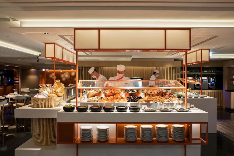 台北遠東香格里拉6樓遠東Café自助餐廳推出回饋感恩價，午晚餐、下午茶時段最低優惠約73折。業者提供