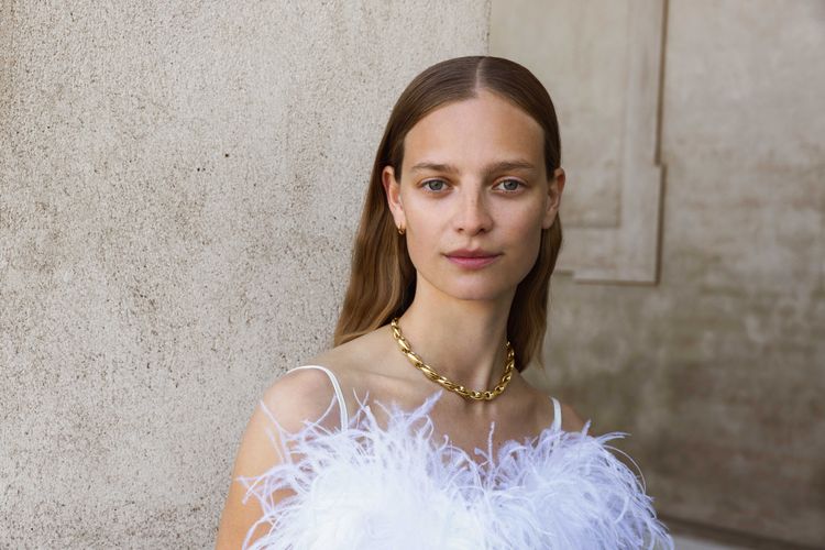 Reflect系列珠寶推出引入18K金材質的奢華版本。品牌提供