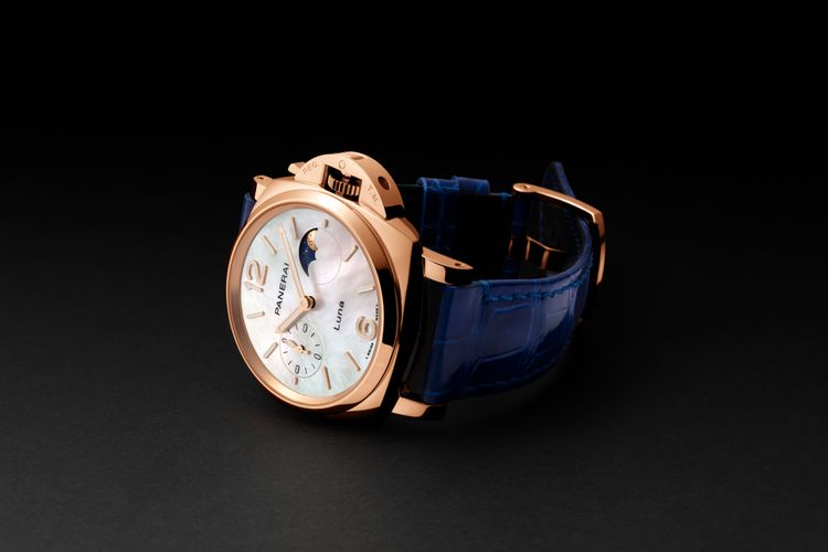 Luminor Due Luna Madreperla Goldtech紅金自動上鍊月相錶PAM01181，61萬5000元。品牌提供