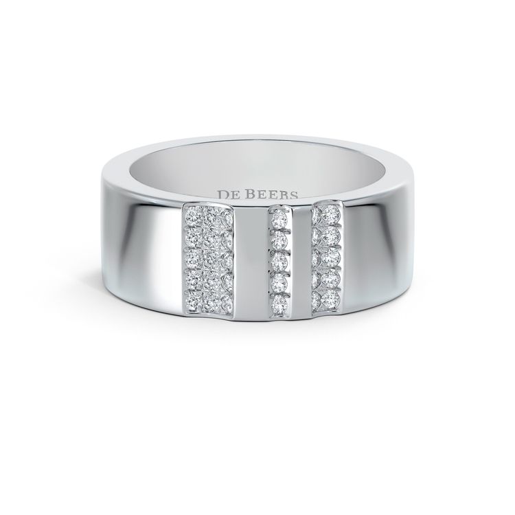 RVL 18K白金鑲鑽戒指，14萬3000元。品牌提供