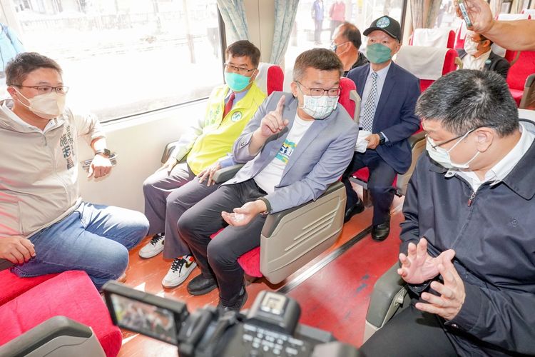 蔡其昌認為，雙軌高架化工程勢在必行。蔡其昌總部提供