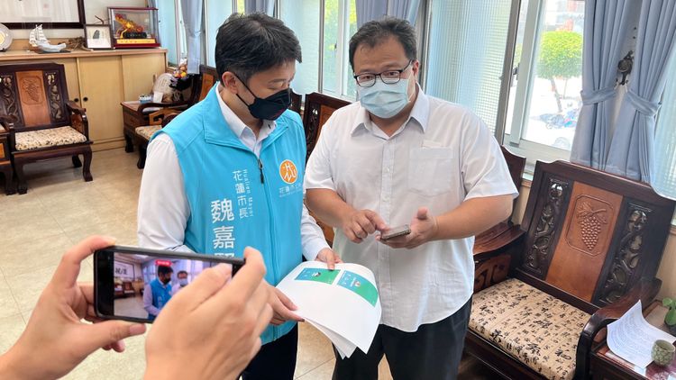 魏嘉賢接到里長通報有詐騙集團用假帳號求匯款。魏嘉賢提供
