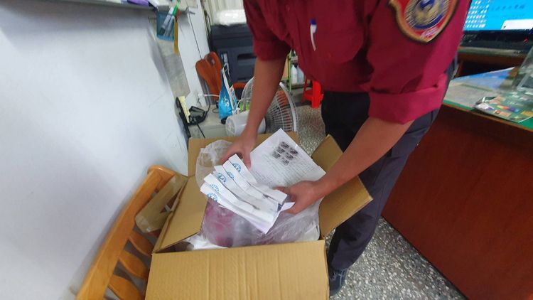 遊客中1名乳癌患者與其他遊客用藥已在消防分隊整備完成，將由專人背負上山。警消提供