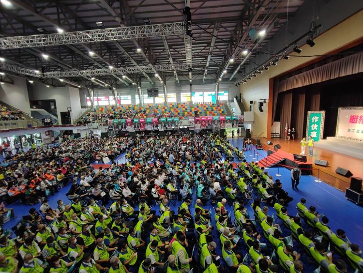 現場湧入超過二千人。王志弘攝