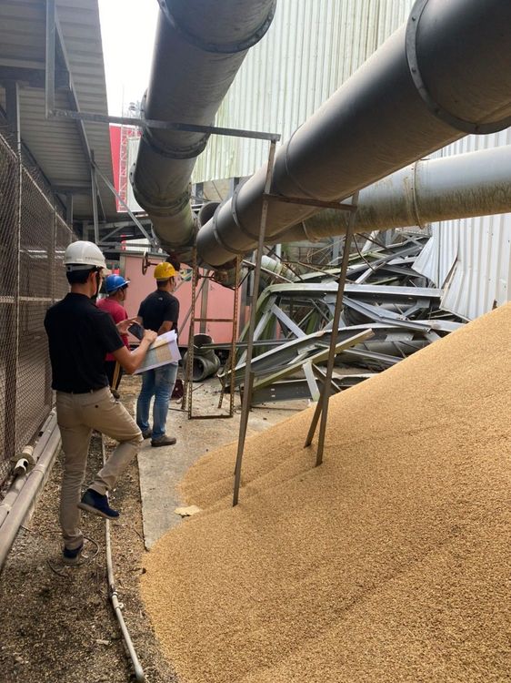 台東池上關山米倉受損。台東縣府提供