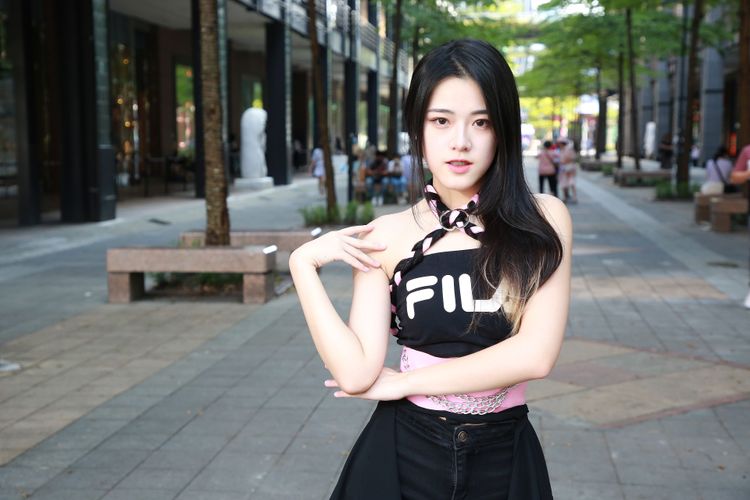 芷軒開了YouTube頻道，歡迎大家來看看。朱世閎攝