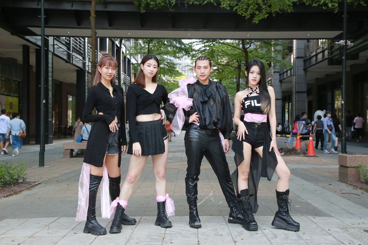 芷軒常和好友們一起跳舞拍影片。朱世閎攝