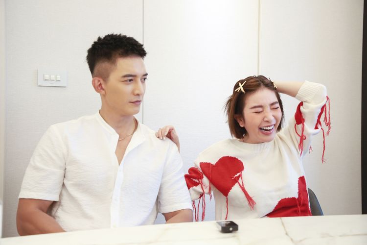 許維恩（右）坦言不懂名牌，左為王家梁。朱世閎攝