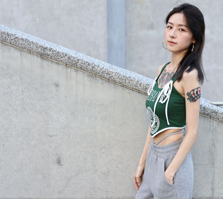 纖細的Joanne喜歡逛街與吃甜點。陳德興攝