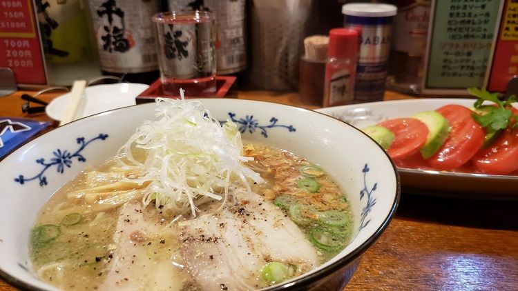 吳市屋台除了常見的拉麵、關東煮、廣島燒外，還有不少隱藏版的特色美食。HIT廣島縣觀光聯盟提供