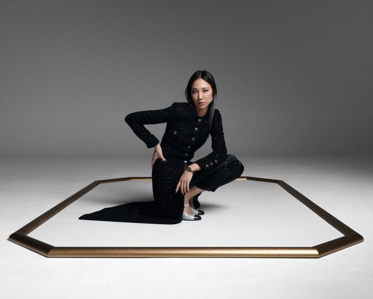 朴秀珠在為Première腕錶原創款拍攝的形象廣告中，引入巴黎芳登廣場衍生出的8角形意象。品牌提供