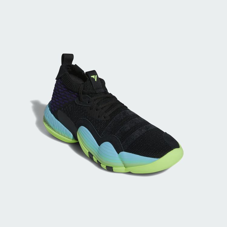 Trae 2 Trae Tlien配色球鞋，4090元。品牌提供