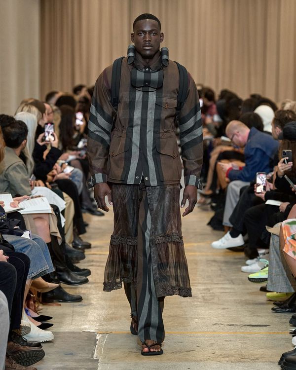BURBERRY標誌性的格紋，仍是系列裡不可或缺的元素。品牌提供