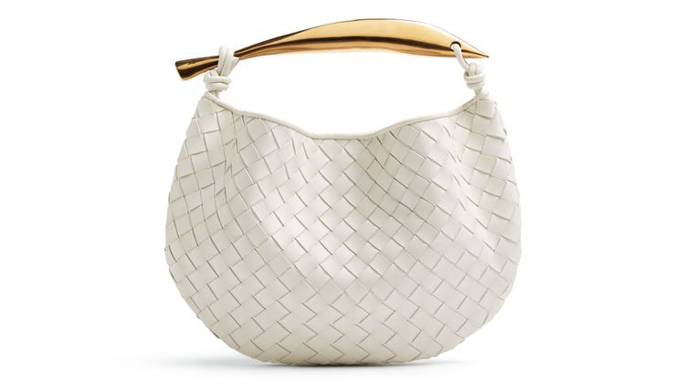 Sardine粉筆白羊皮編織手提包，13萬1300元。品牌提供
