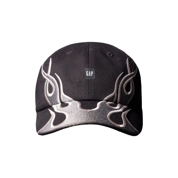 火焰圖騰帽飾將於10月7日開賣，台灣定價3100元。品牌提供