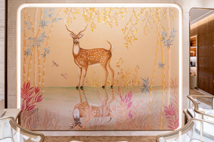 英國牆飾品牌De Gournay手工繪製的台灣梅花鹿壁紙。品牌提供