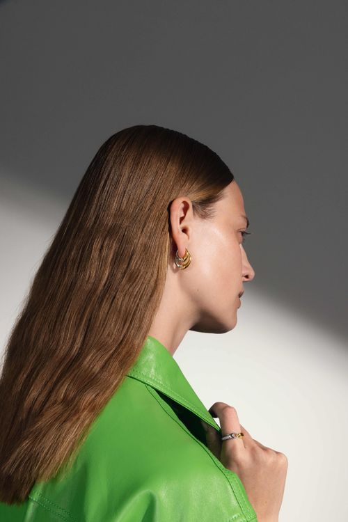 Reflect系列珠寶獨特的鍊節設計，以龐克衣著上的鍊條裝飾元素為靈感。品牌提供