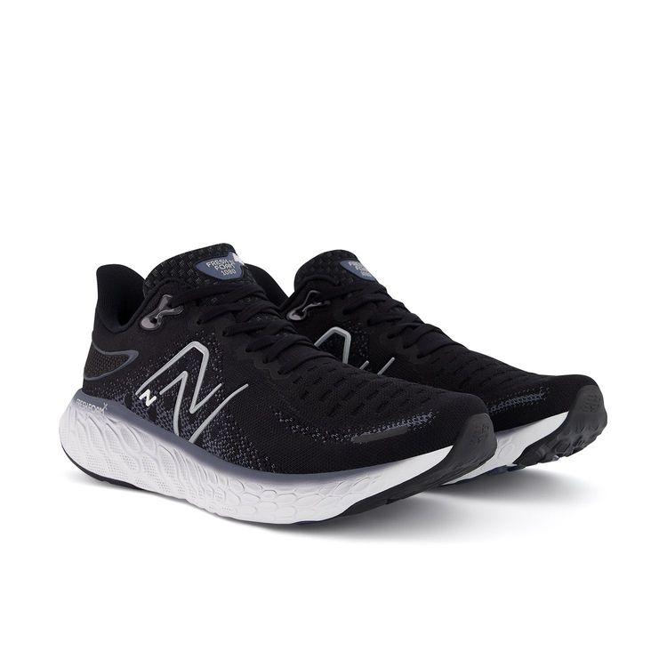Fresh Foam 1080v12黑色男款跑鞋，4580元。品牌提供