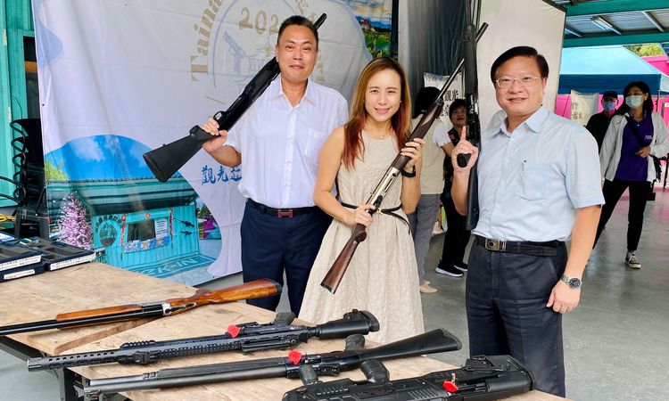 柳營靶場提供長槍飛靶體驗。王志弘攝