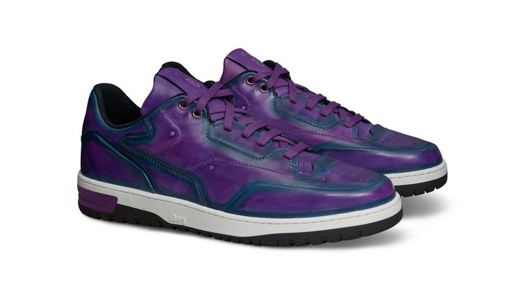 Playoff紫藍色低筒運動鞋，6萬9000元。品牌提供