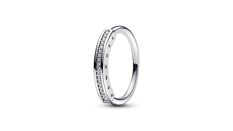 Pandora Signature I-D鋯石戒指，2480元。品牌提供