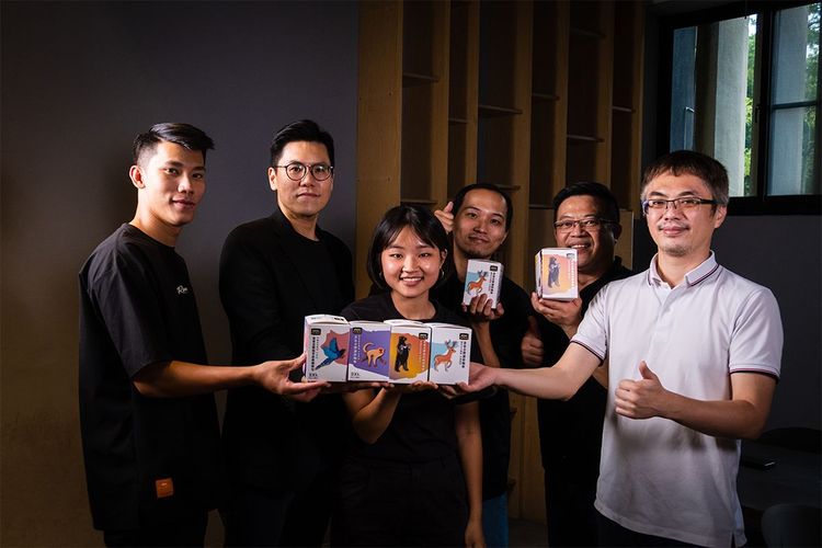 雀巢與成功大學工業設計學系攜手賦予包裝第二生命—將咖啡紙盒化身為「光影互動盒」。業者提供