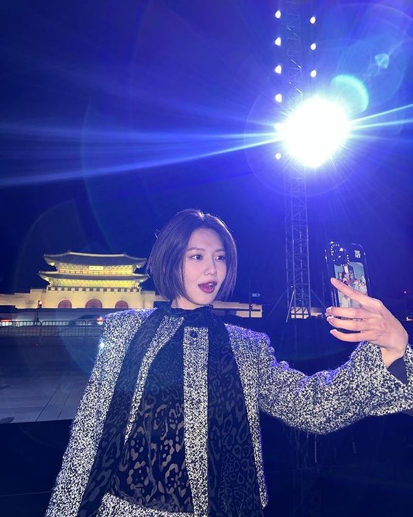 韓團少女時代成員秀英昨開心在AMI首爾大秀上自拍。翻攝sooyoungchoi IG