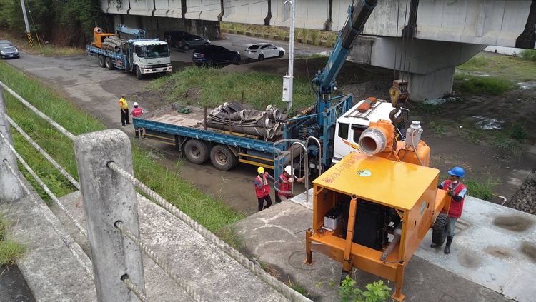 溪洲排水門預佈移動式抽水機情形。一河局提供