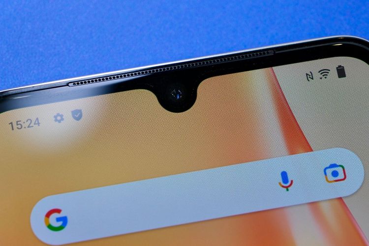 V25 5G水滴狀前置鏡頭。陳志淵攝