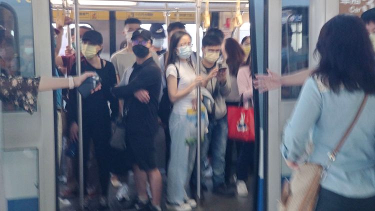 北捷文湖線今早列車異常無法自動行駛。 翁玉信攝