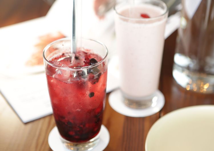 有各式氣泡飲與奶昔系列，滿足全家不同飲品需求。翁玉信攝