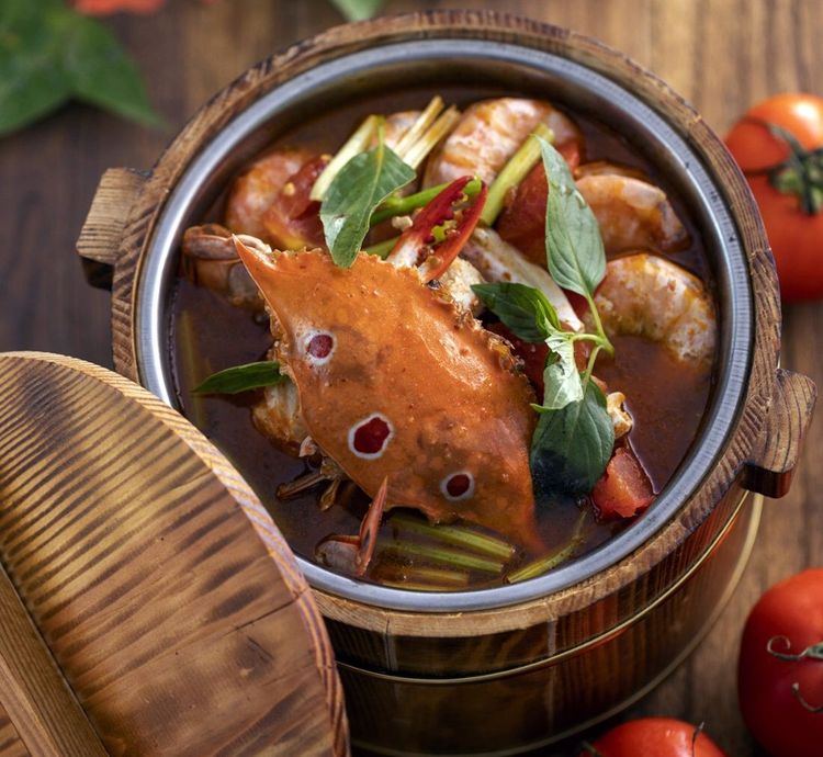 番茄酸湯鮮蝦蟹鍋880元。台北凱達提供