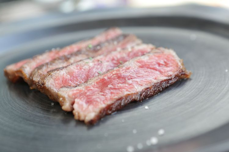 餐廳所選用的牛肉品質相當於日本和牛的國產牛F1。翁玉信攝