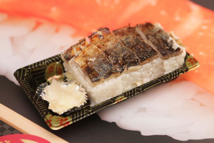 炙燒鯖魚押壽司售價90元。翁玉信攝