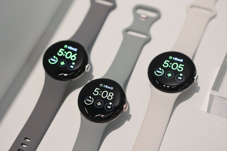 三色錶殼搭配錶帶款式。翁玉信攝